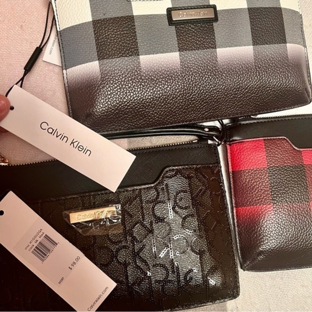 NWT🥀 $98 | RED & BLACK Calvin Klein Clutch Wallets - Picture 4 of 8